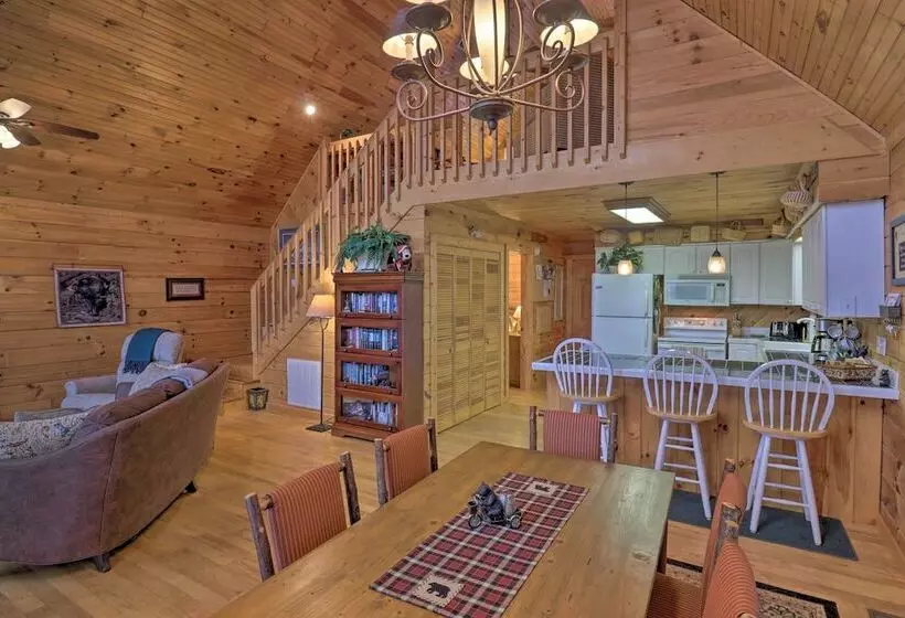 Smoky Mountain Cabin W/ Hot Tub & Views!