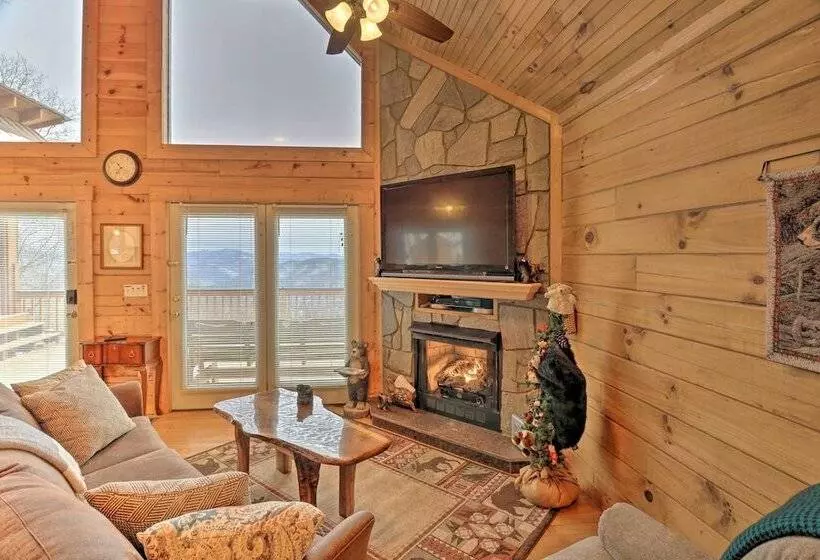 Smoky Mountain Cabin W/ Hot Tub & Views!