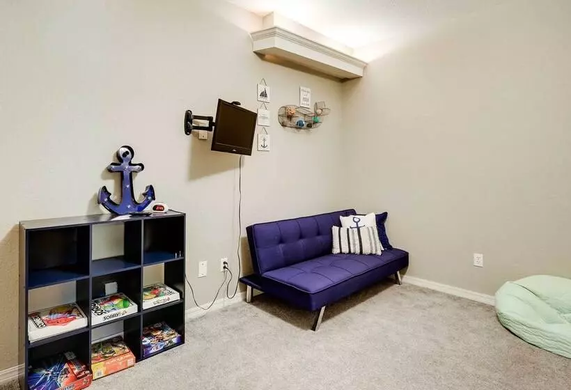 Spacious Home On Beaver Lake W/ Deck & Fire Pit!