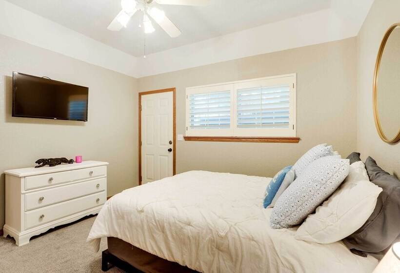 Spacious Home On Beaver Lake W/ Deck & Fire Pit!