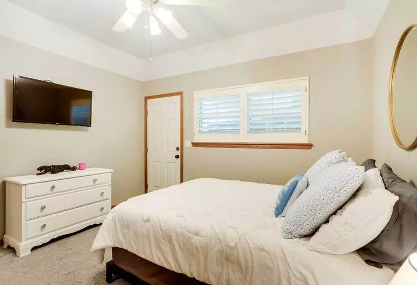 Spacious Home On Beaver Lake W/ Deck & Fire Pit!