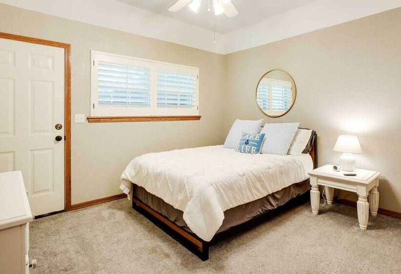 Spacious Home On Beaver Lake W/ Deck & Fire Pit!