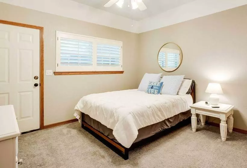 Spacious Home On Beaver Lake W/ Deck & Fire Pit!