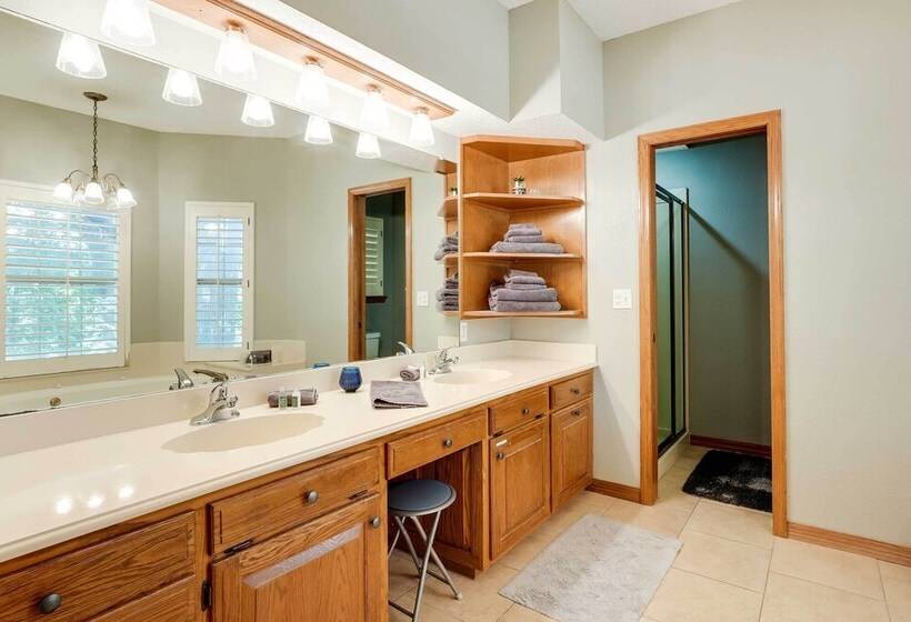 Spacious Home On Beaver Lake W/ Deck & Fire Pit!