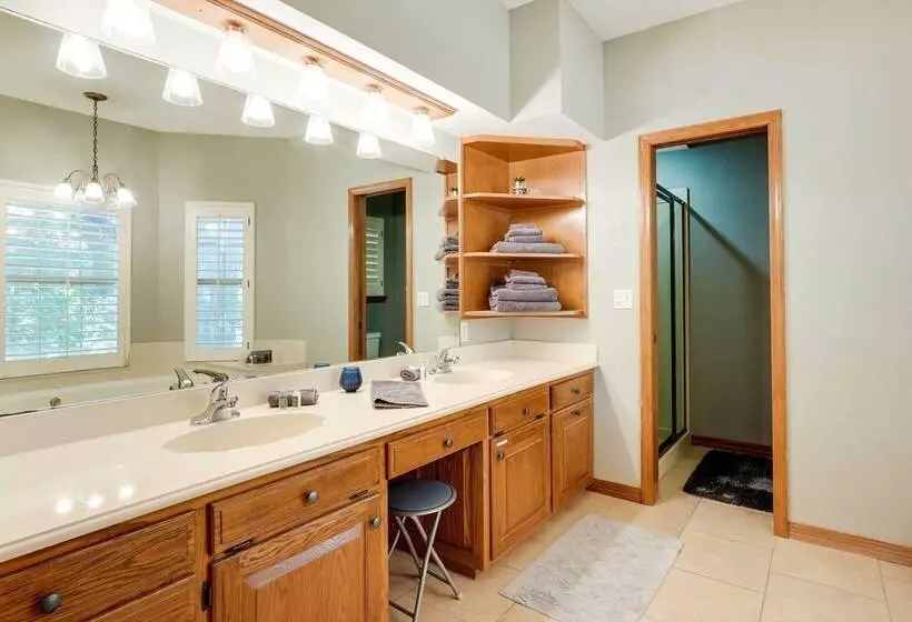 Spacious Home On Beaver Lake W/ Deck & Fire Pit!