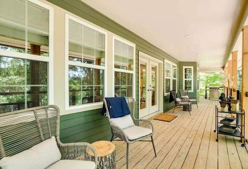 Spacious Home On Beaver Lake W/ Deck & Fire Pit!