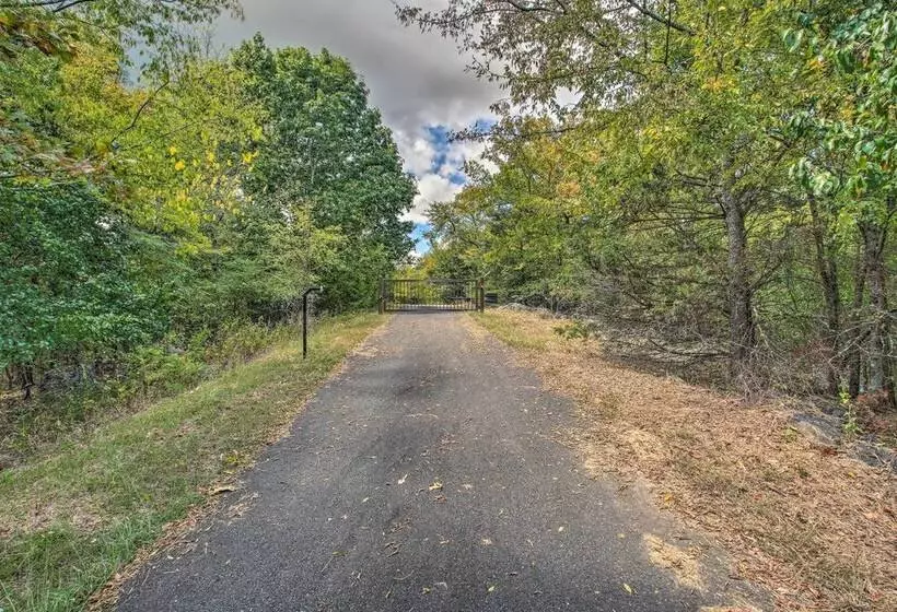 Spacious House W/ Wraparound Deck + Mtn Views!