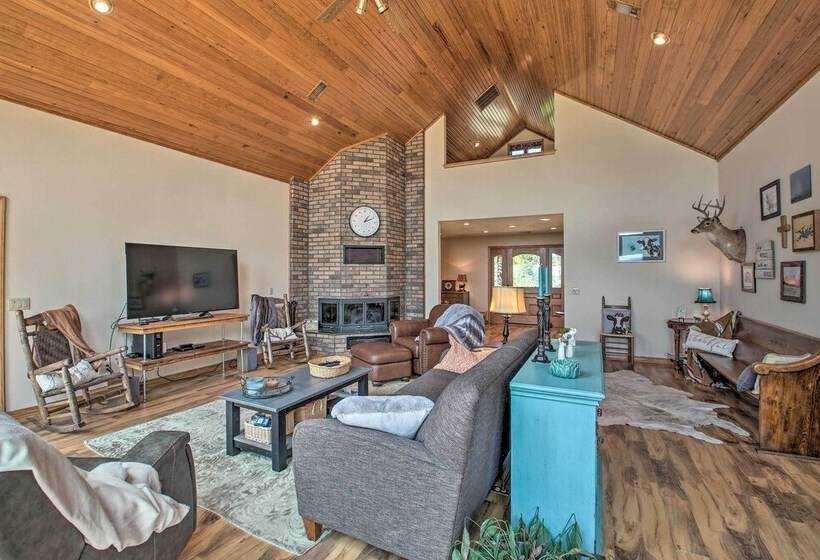 Spacious House W/ Wraparound Deck + Mtn Views!