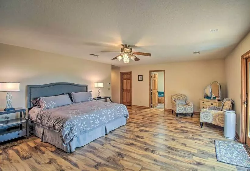 Spacious House W/ Wraparound Deck + Mtn Views!