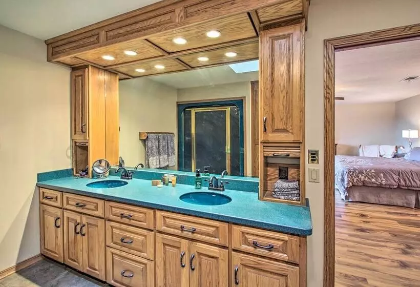 Spacious House W/ Wraparound Deck + Mtn Views!