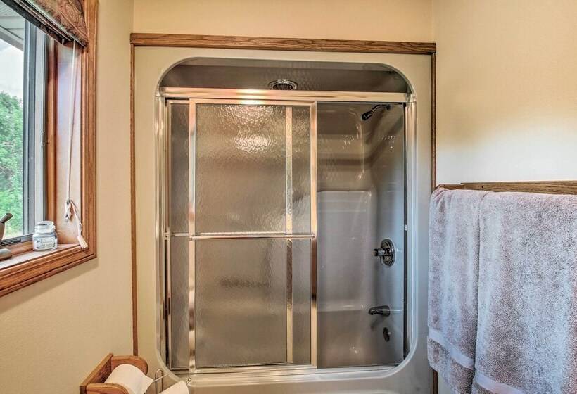 Spacious House W/ Wraparound Deck + Mtn Views!