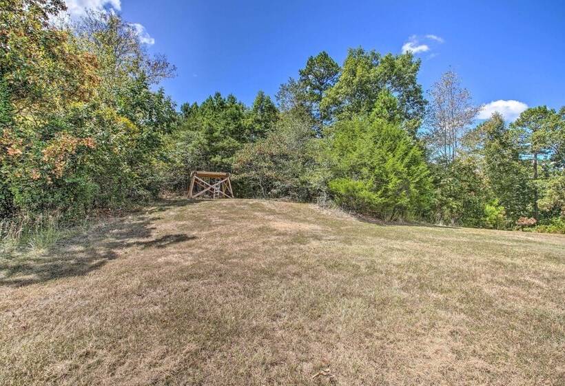 Spacious House W/ Wraparound Deck + Mtn Views!