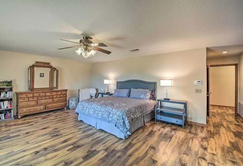 Spacious House W/ Wraparound Deck + Mtn Views!