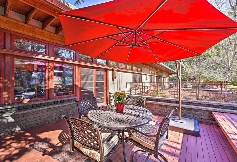 Spacious Luxury Retreat W/ Private Hot Tub & Pool!