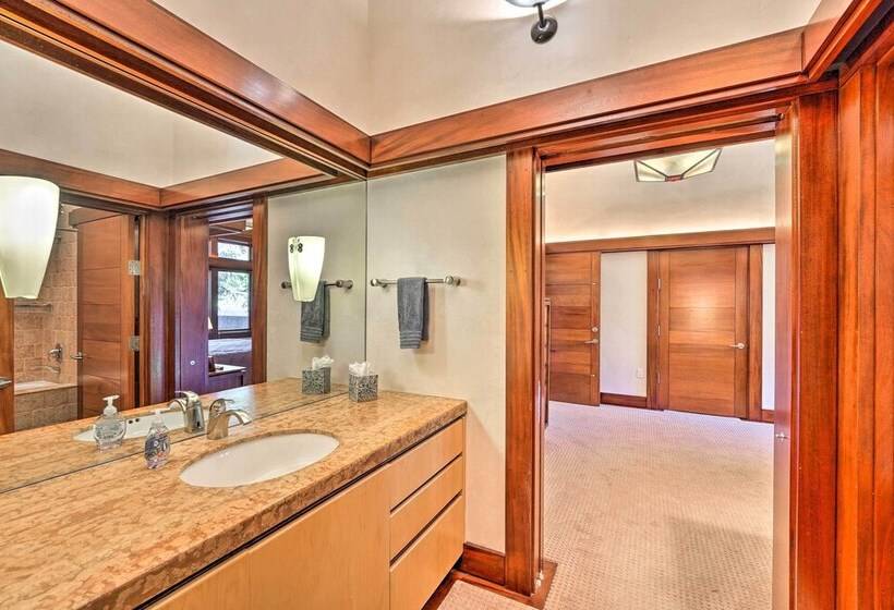 Spacious Luxury Retreat W/ Private Hot Tub & Pool!