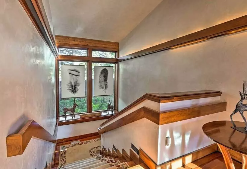 Spacious Luxury Retreat W/ Private Hot Tub & Pool!