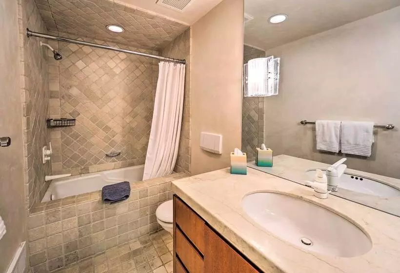 Spacious Luxury Retreat W/ Private Hot Tub & Pool!