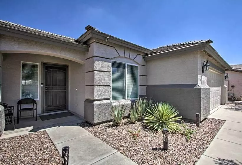 Surprise House W/ Pool, Patio & Gas Grill!