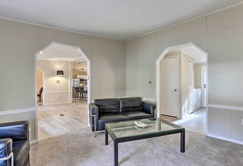 Kayaks, Electric Bicycles: Greentown Hideaway!