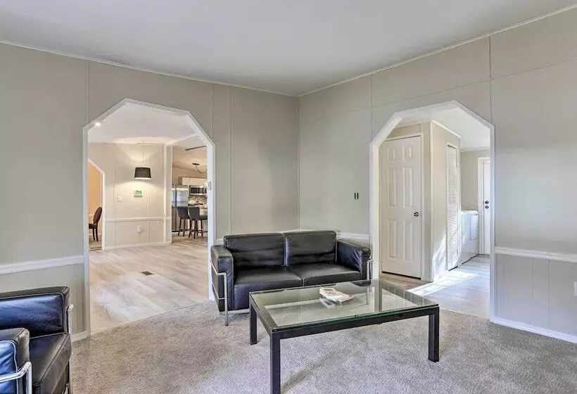 Kayaks, Electric Bicycles: Greentown Hideaway!