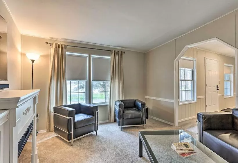 Kayaks, Electric Bicycles: Greentown Hideaway!