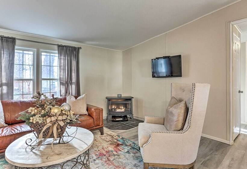 Kayaks, Electric Bicycles: Greentown Hideaway!