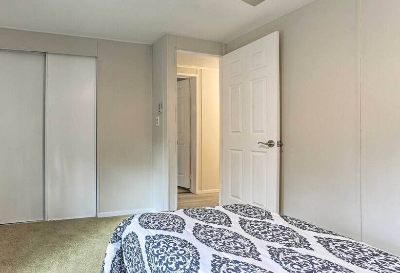 Kayaks, Electric Bicycles: Greentown Hideaway!