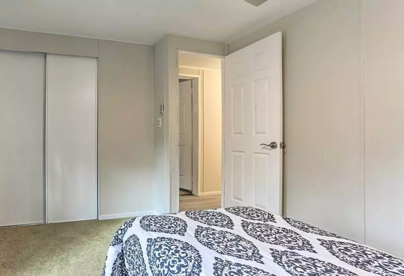 Kayaks, Electric Bicycles: Greentown Hideaway!