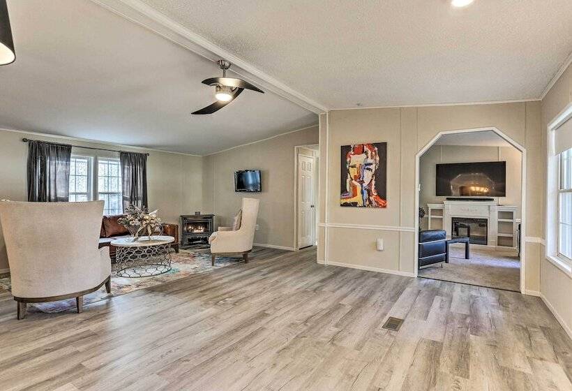 Kayaks, Electric Bicycles: Greentown Hideaway!