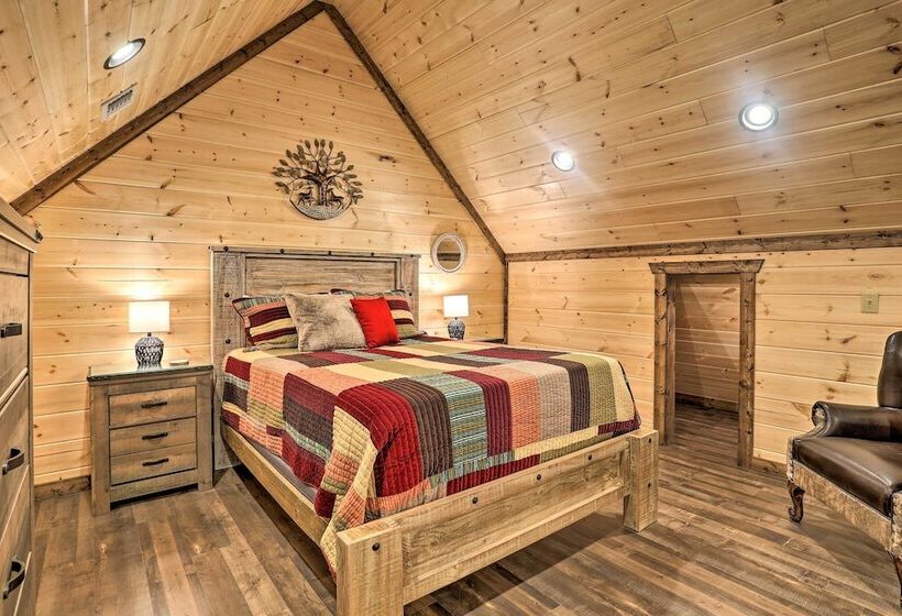 The Breeze Broken Bow Cabin W/ Hot Tub & Deck!