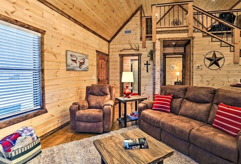 The Breeze Broken Bow Cabin W/ Hot Tub & Deck!