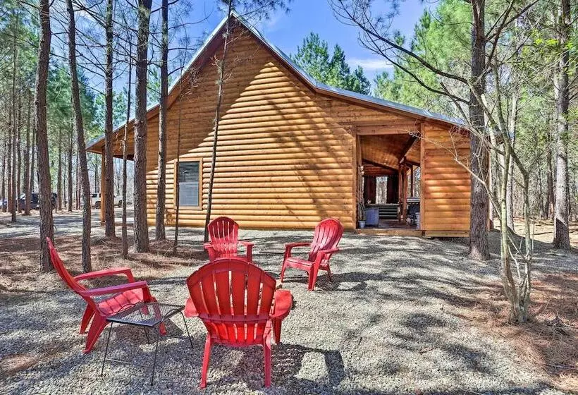 The Breeze    Broken Bow Cabin W/ Hot Tub & Deck!