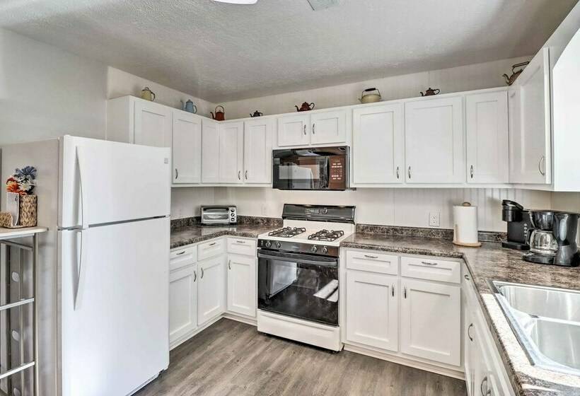 The Old Parsonage  Pindall House W/ Patio!