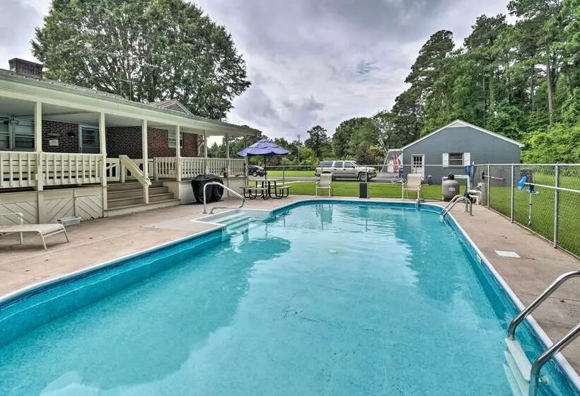 The Oyster Bed  Retreat W/ Pool & Game Room