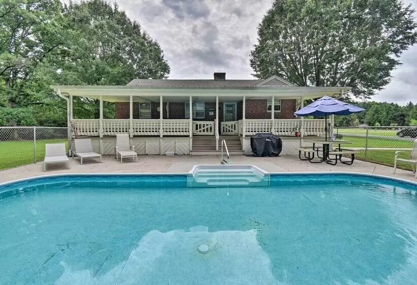 The Oyster Bed  Retreat W/ Pool & Game Room