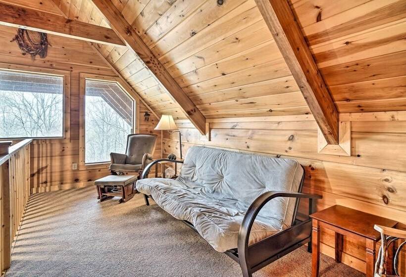 Wandering Bear Cabin W/ Game Room & Hot Tub!