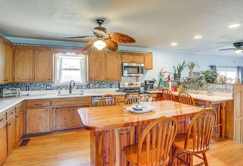 Waterfront Family Retreat W/ Fire Pit & Canoe