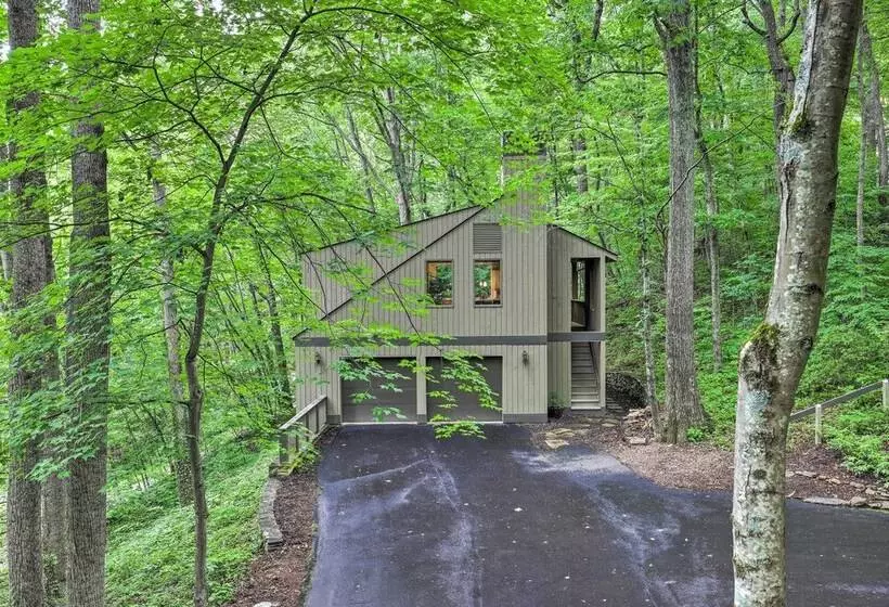 Carriage House Near Downtown & The Parkway