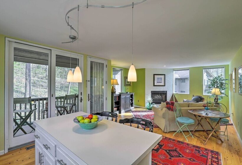 Carriage House Near Downtown & The Parkway