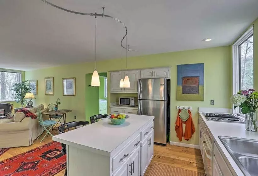 Carriage House Near Downtown & The Parkway