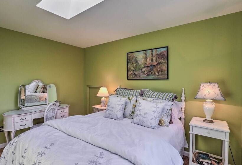 Carriage House Near Downtown & The Parkway