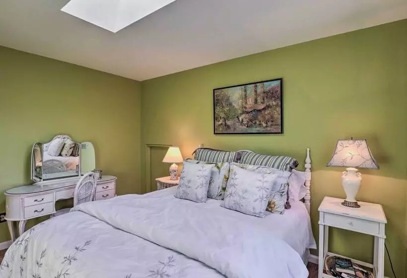 Carriage House Near Downtown & The Parkway