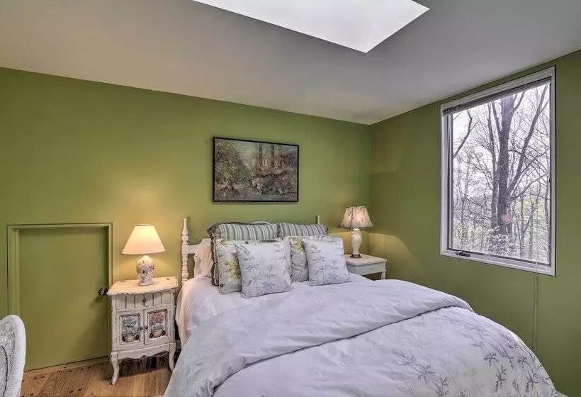 Carriage House Near Downtown & The Parkway