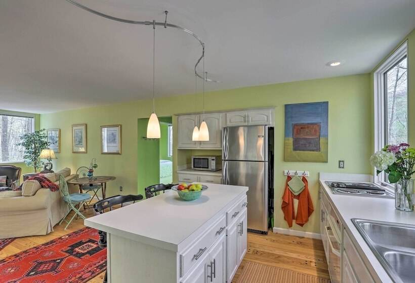 Carriage House Near Downtown & The Parkway