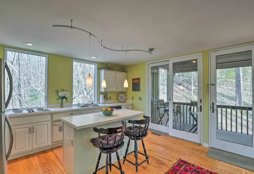 Carriage House Near Downtown & The Parkway