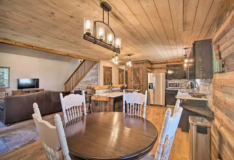 Beautiful Mccall Cabin: Perfect For Families!