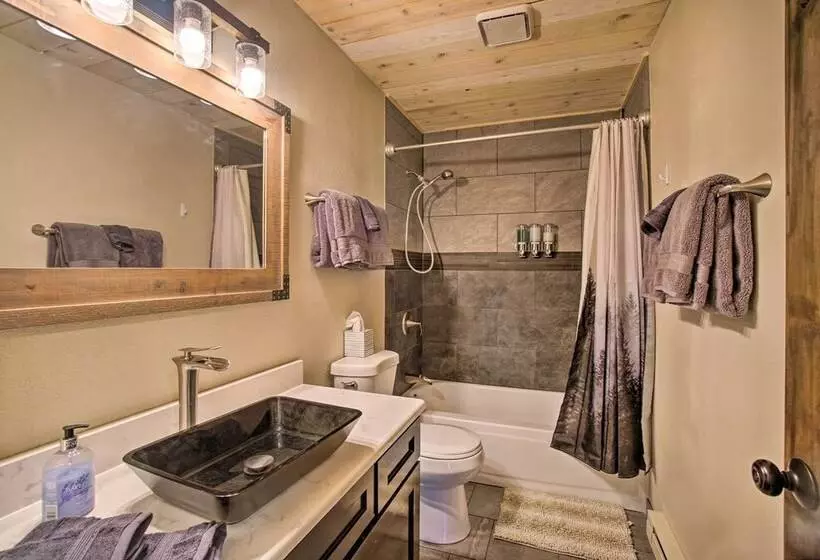 Beautiful Mccall Cabin: Perfect For Families!