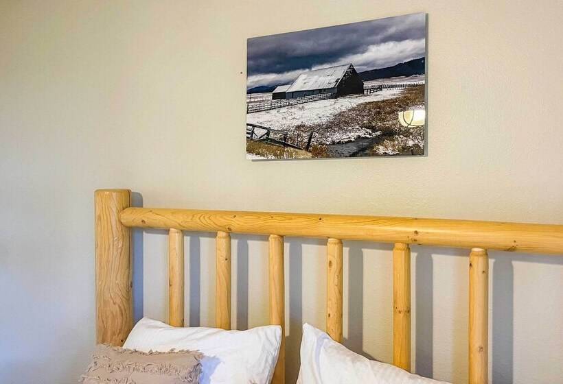 Beautiful Mccall Cabin: Perfect For Families!