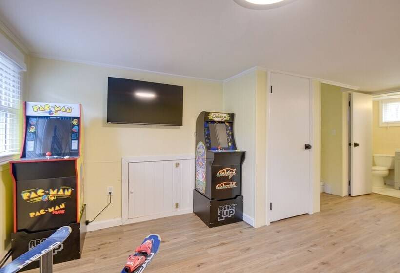 Family Friendly Bridgton Home, Steps To Lake!