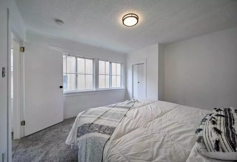 Bright & Airy Liberty Lake Abode W/ Backyard!